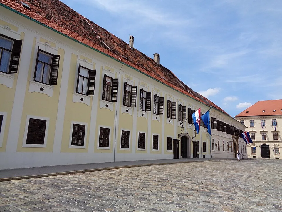 Velik korupcijski škandal pri sosedih: Sodnica, podjetnik in odvetnik v zapor brez pogojnega