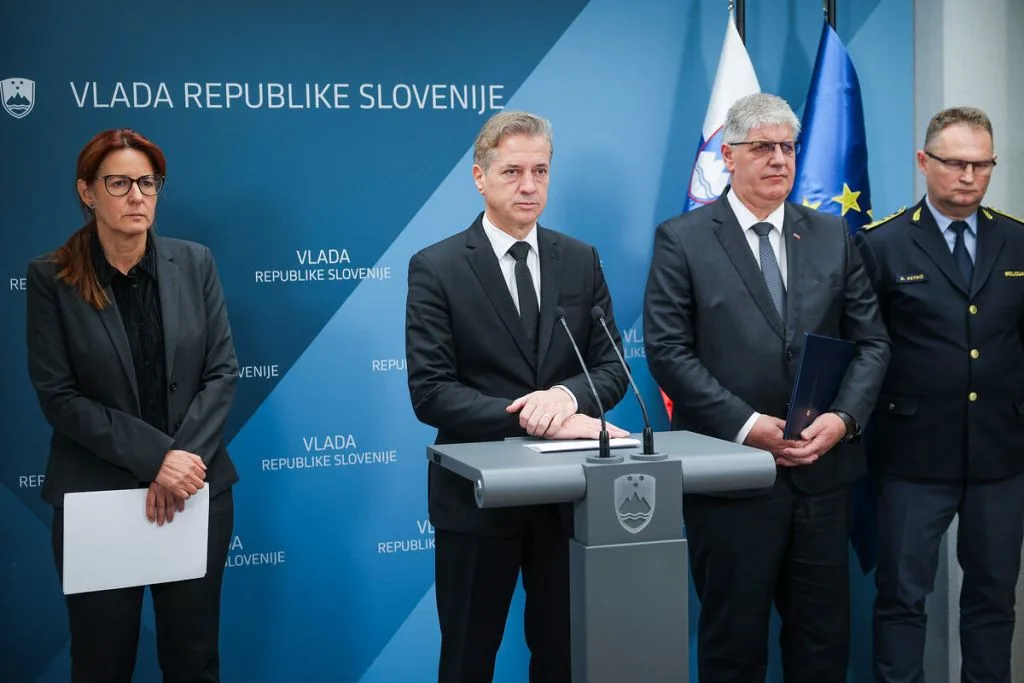 Poslanec Rešnič ostro kritizira Katičevo zaradi zavajanja ljudi.
