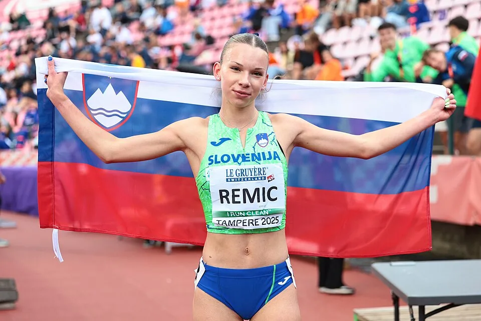 Živa Remic pri šestnajstih letih postala svetovna prvakinja v teku na 800 metrov