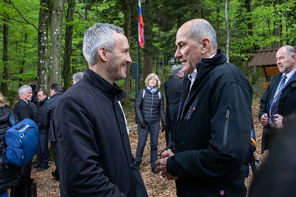 3,5 milijona evrov za bizarne projekte? Minister Cigler Kralj zaustavil razpis